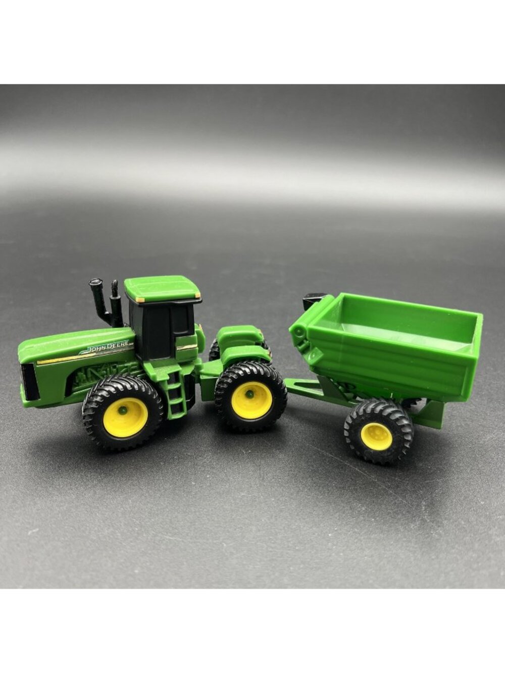ERTL John Deere 4WD Tractor & Wagon Grain Trailer Plastic Diecast Chassis Read